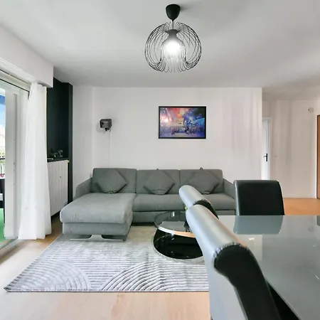 Le Sun Valley - Videoprojecteur Et Terrasse Zen * カンヌ